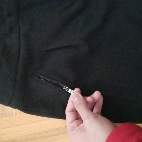 BCBG MaxAzria Black High waisted Relaxed Fit Dress pants zipper pockets - Picture 6 of 6